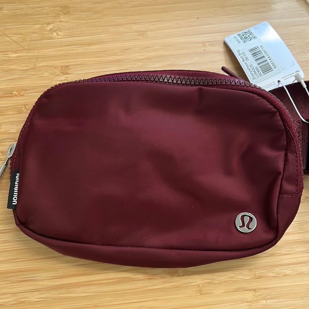 Lululemon Everywhere Belt Bag Red Merlot 1L NEW